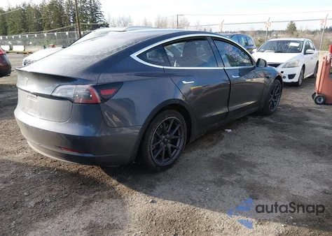 2018 Tesla Model 3 Long Range/Mid Range z USA, uszkodzony, nr VIN 5YJ3E1EA9JF036682